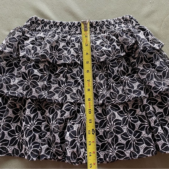 Brand new. En Saison Womens Black Burnout Tiered Short Mini Skirt NWT. - Picture 8 of 10